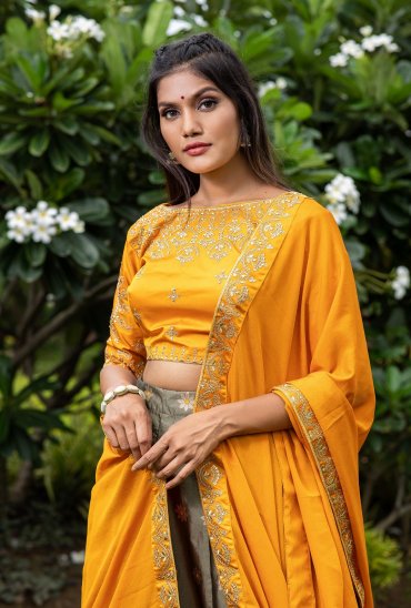 Anandam Odhani wholesale Designer Lehngas Anandam Odhani wholesale Designer Lehngas
