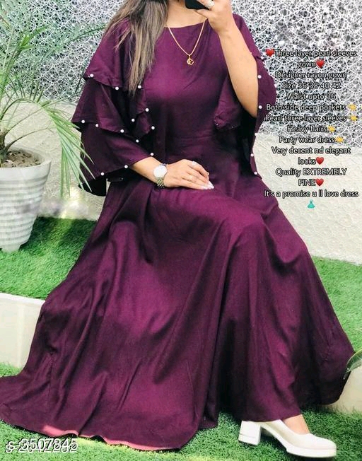 Three layer pearls sleeves gown 